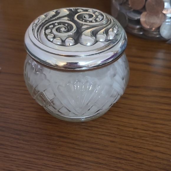 Avon Rich Moisture Cream Jar - Picture 1 of 2